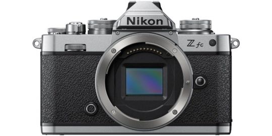 Appareil photo Hybride NIKON Z fc Lens Kit 28 f/2.8 SE