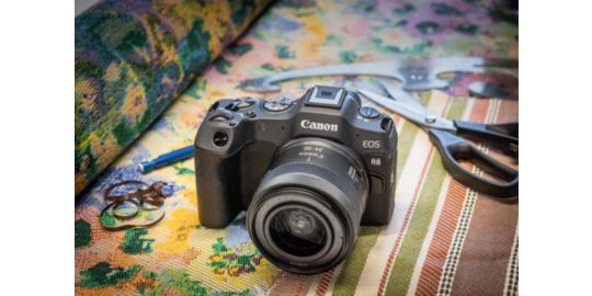 Appareil photo Hybride CANON EOS R8 + RF 24-50mm f/4.5-6.3 IS STM