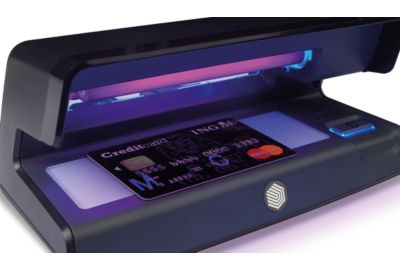 Détecteur de faux billets SAFESCAN UV&Lumière blanche 70