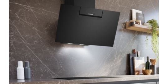 Hotte décorative murale inclinée SIEMENS LC87KFN60