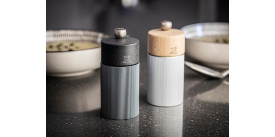 Moulin à poivre PEUGEOT Line Carbone 12 cm