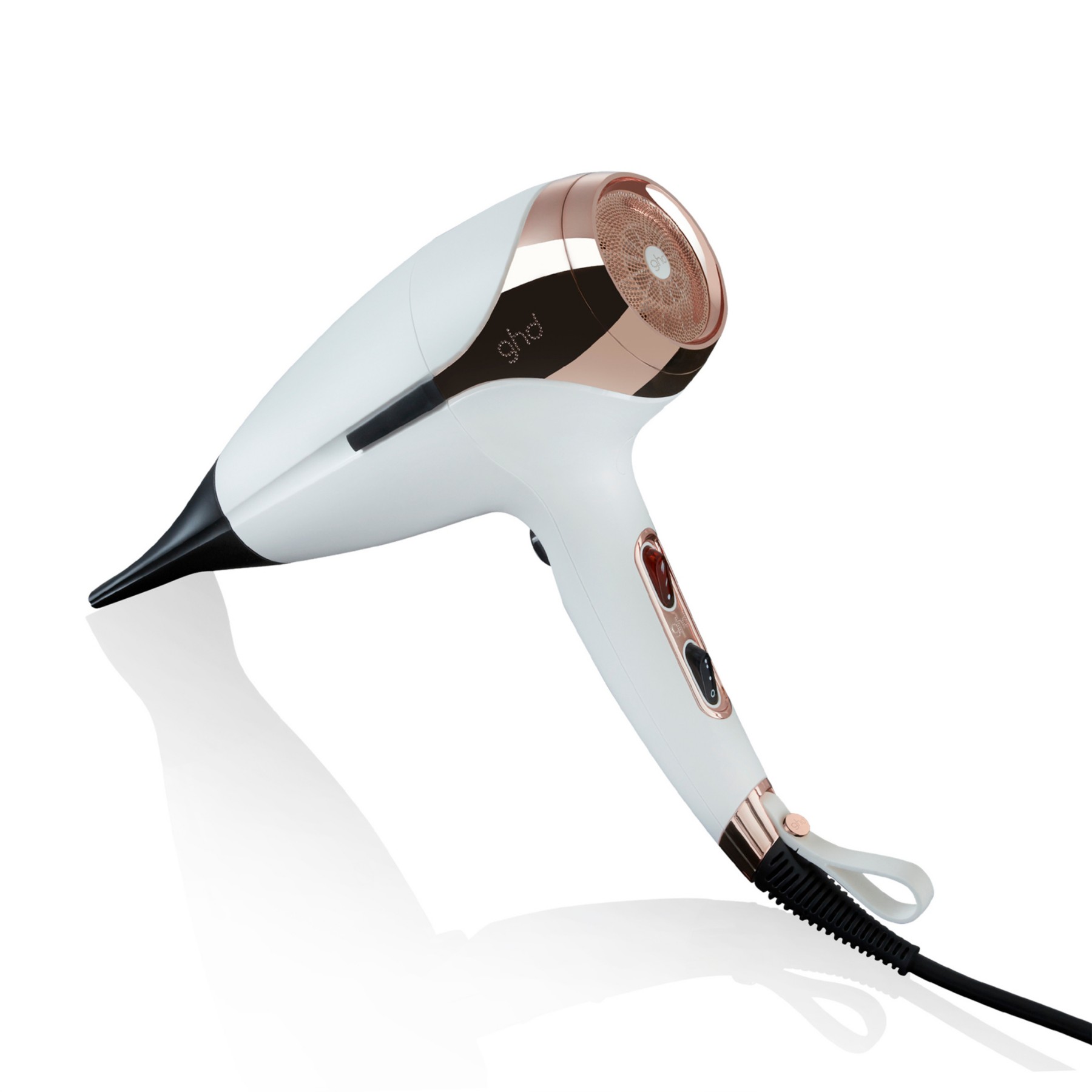 Sèche cheveux professionnel GHD Helios blanc : séchage ultra-rapide et précis pour un brushing professionnel brillant et soyeux