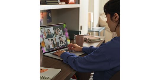 Ordinateur portable HP OmniBook 5 16-bf0005nf 16 pouces OLED Snapdragon X 16 Go RAM LPDDR5x SSD 512 Go Copilot+PC