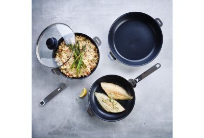 Batterie de cuisine KITCHEN FUN Move-On 2 poeles diam24-28cm + 1 manche